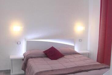 تختخواب و صبحانه Stella Diana