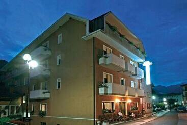 בית מלון כפרי Albergo Miramonti