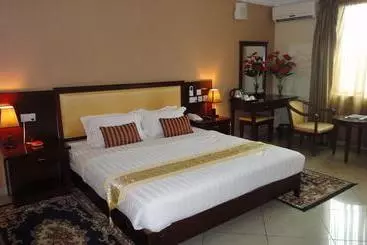 تختخواب و صبحانه Bridgeview Hotel And Conference Centre