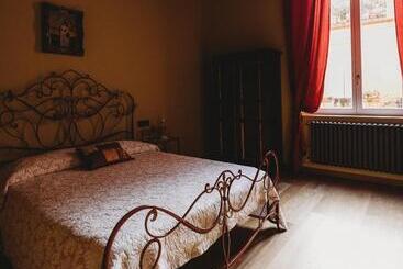 تختخواب و صبحانه Salotto Delle Arti