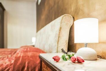 تختخواب و صبحانه Spartacus