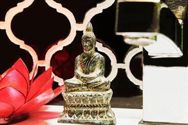 تختخواب و صبحانه Aleksandr