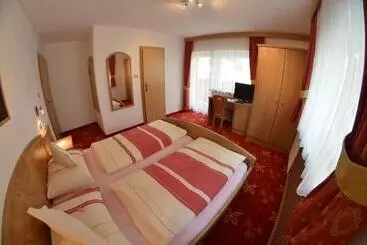 ベッドアンドブレックファースト Garni Ossi