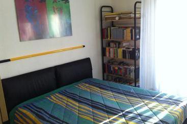 민박 Two Beds In The Green Near The Fair