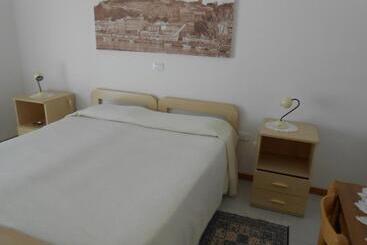 فندق Pensione La Scogliera