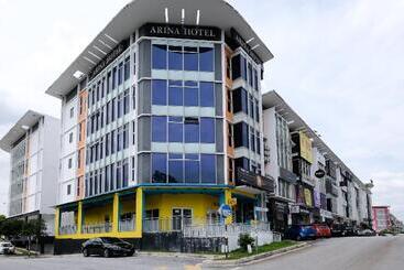 בית מלון כפרי OYO 714 Arina 