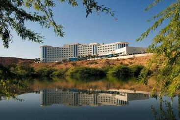 هتل Crowne Plaza Muscat Ocec, An Ihg