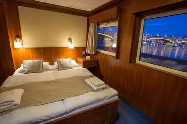 Hotel Grand Jules  Boat