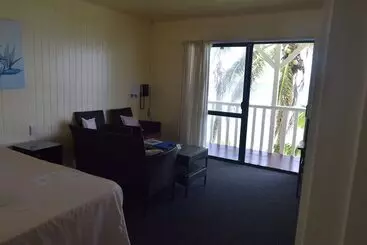 هتل Kiikii Inn & Suites