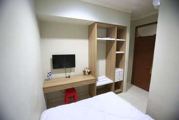 ホテル Reddoorz Karet Pedurenan