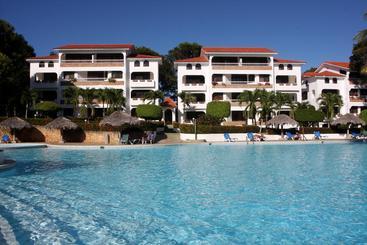 Отель Las Cañas