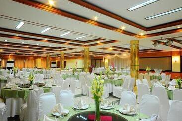 בית מלון כפרי Naga Regent