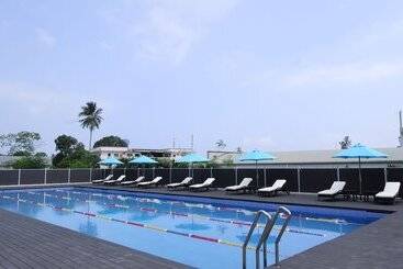 Luganvilla Business Hotel And Restaurant