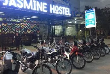 تختخواب و صبحانه Jasmine Hostel
