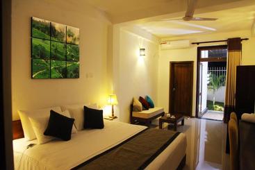 ホテル Rohini Residence