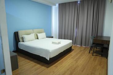 Roxy Hotel & Apartments