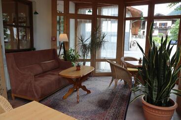 Mellow Mountain Hostel