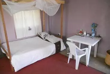 هاستل Masaka Backpackers, Tourists Cottage & Campsite