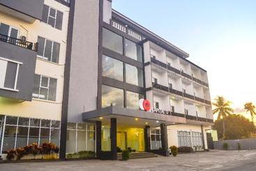 Hotel Capital O 1246 Grand Pacific