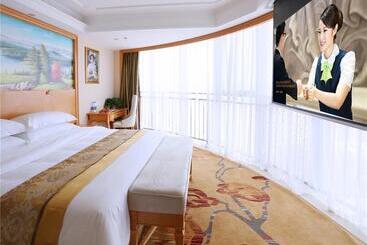 Vienna International Hotel Yantai Changjiang Road Xingyi Square Branch