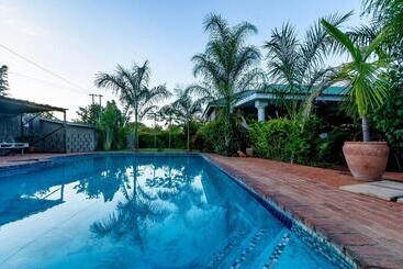 Bed and Breakfast Dzimbahwe Guest Lodge