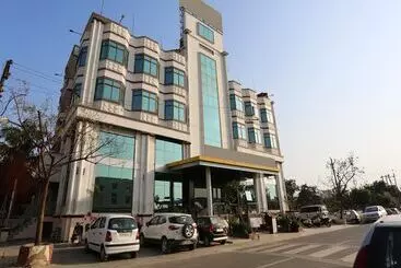 Capital O 10970 Hotel Krishna Palace