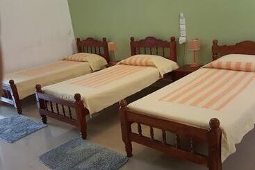 Отель Wood Side Tour Inn