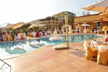 Hotel Nican Resort