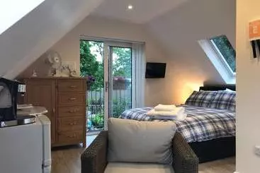 Bed and Breakfast The Firs   Englefied Studio
