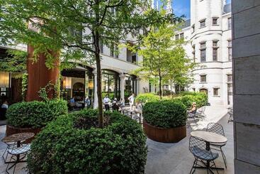 هتل The Fourth  Tafelrond