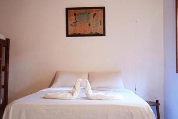 Novos Baianos Hostel E Pousada