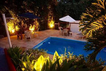 Novos Baianos Hostel E Pousada