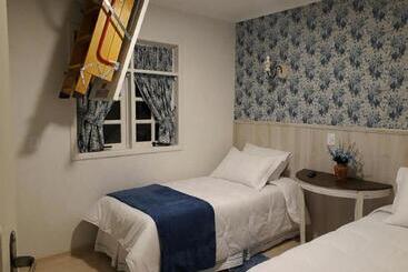 تختخواب و صبحانه The Writer S House