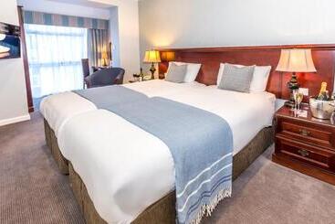 هتل Connaught Lodge