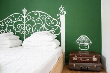 تختخواب و صبحانه Amber Private Rooms