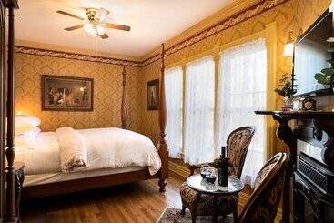 Bed and Breakfast Thorp House Inn & Cottages