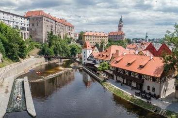 Garni Hotel Castle Bridge