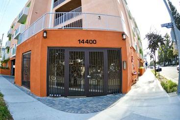 Fully Furnished Apartments near Hollywood