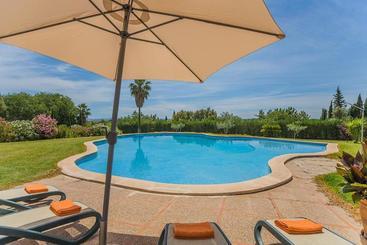 Pisos turísticos Costa Elvira  13957/2015