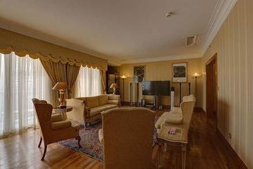 Parsian Esteghlal International Hotel