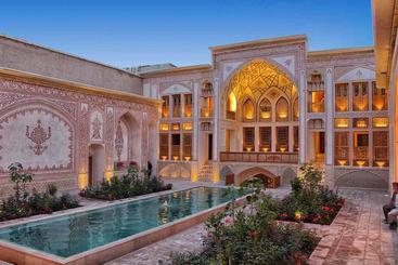 Hotel Mahinestan Raheb