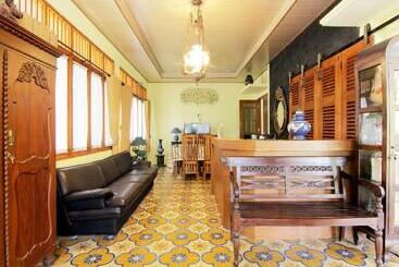 Hotel Embe Joglo Homestay