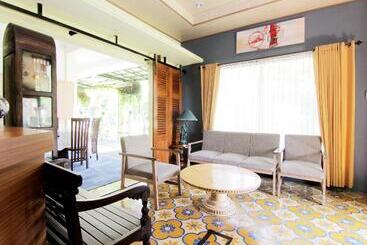 Hotel Embe Joglo Homestay