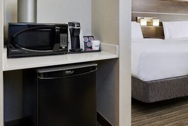 هتل Holiday Inn Express & Suites Brantford, An Ihg