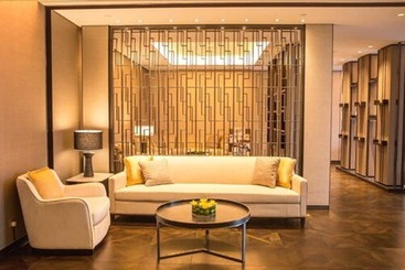 Intercontinental Guangzhou Exhibition Center, An Ihg Hotel Free Shuttle Between Hotel And Exhibiti