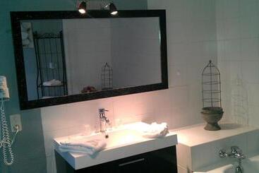 فندق L Oustaloun