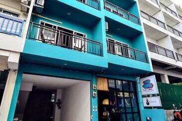 Hotell Two Color Patong