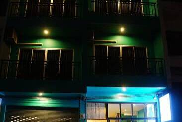 Hotell Two Color Patong