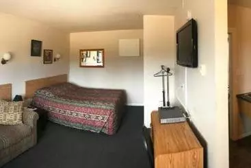 New Country Motel