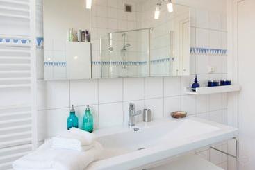 تختخواب و صبحانه Amsterdam The Blossom Room